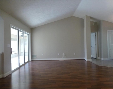 1311 Se 39th Court - Photo Thumbnail 7