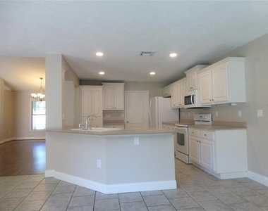 1311 Se 39th Court - Photo Thumbnail 10