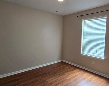 5401 Nw 63rd Place - Photo Thumbnail 11