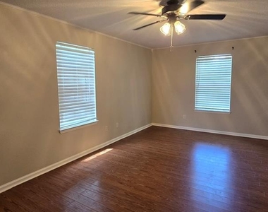 5401 Nw 63rd Place - Photo Thumbnail 12
