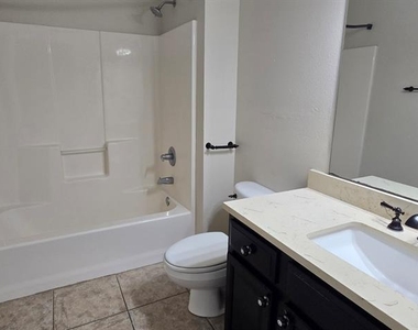 5401 Nw 63rd Place - Photo Thumbnail 10