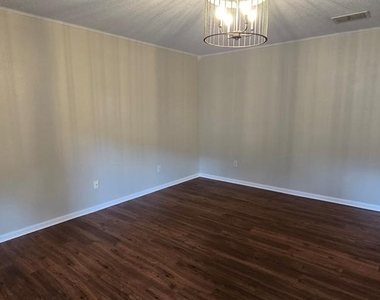 5401 Nw 63rd Place - Photo Thumbnail 6