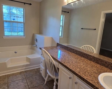 5401 Nw 63rd Place - Photo Thumbnail 13