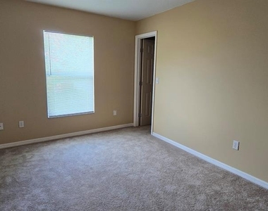 7 Pine Run Terrace - Photo Thumbnail 12