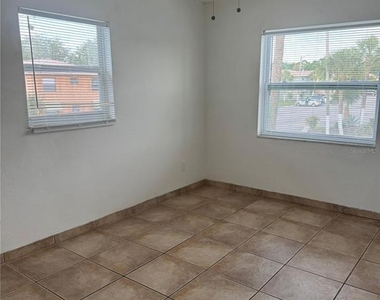 712 Michigan Ct - Photo Thumbnail 3