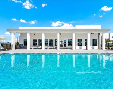 395 Famagusta Drive - Photo Thumbnail 2