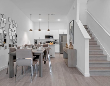 395 Famagusta Drive - Photo Thumbnail 7