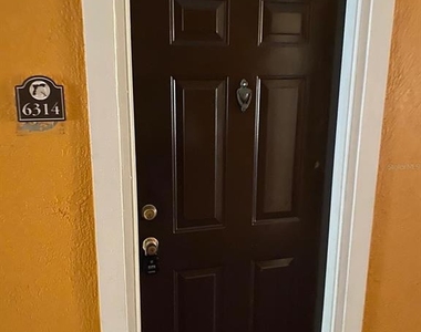 5447 Vineland Road - Photo Thumbnail 1