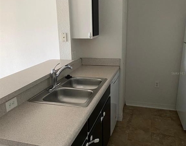 5447 Vineland Road - Photo Thumbnail 4