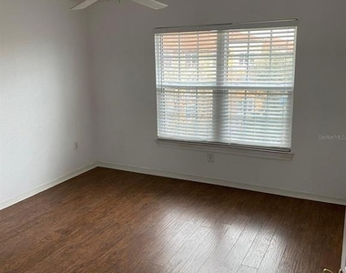 5447 Vineland Road - Photo Thumbnail 5