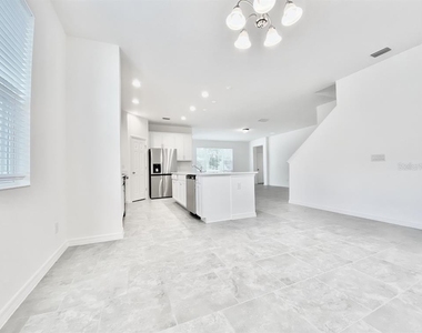 924 Avenal Lane - Photo Thumbnail 12