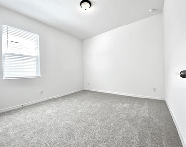 924 Avenal Lane - Photo Thumbnail 20
