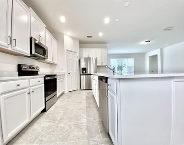 924 Avenal Lane - Photo Thumbnail 5