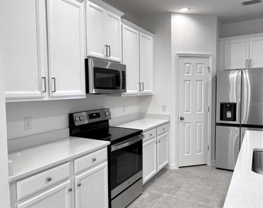 924 Avenal Lane - Photo Thumbnail 7
