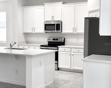 924 Avenal Lane - Photo Thumbnail 8