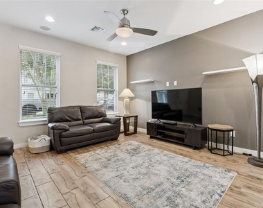 7242 Serenity Bend - Photo Thumbnail 10