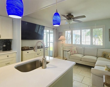 608 Beach Park Lane - Photo Thumbnail 4