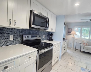608 Beach Park Lane - Photo Thumbnail 19