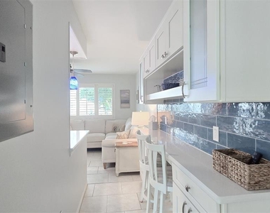 608 Beach Park Lane - Photo Thumbnail 23