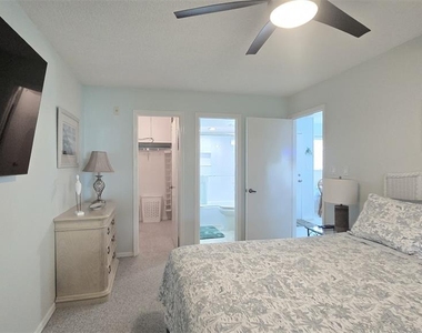 608 Beach Park Lane - Photo Thumbnail 7