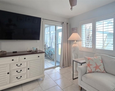 608 Beach Park Lane - Photo Thumbnail 16