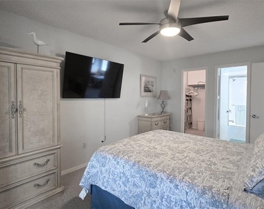 608 Beach Park Lane - Photo Thumbnail 10