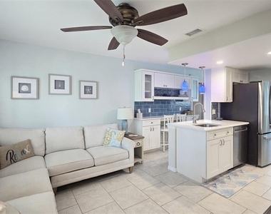 608 Beach Park Lane - Photo Thumbnail 12