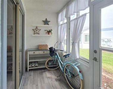 608 Beach Park Lane - Photo Thumbnail 13