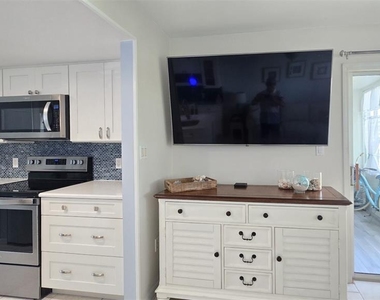 608 Beach Park Lane - Photo Thumbnail 3