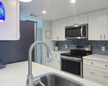 608 Beach Park Lane - Photo Thumbnail 21