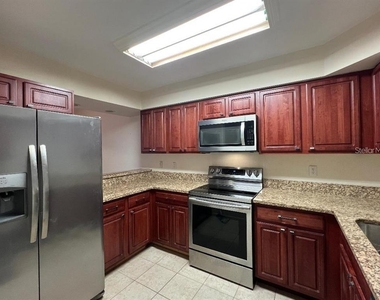 940 Douglas Avenue - Photo Thumbnail 3
