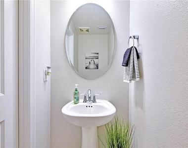 14808 Harvest Street - Photo Thumbnail 8