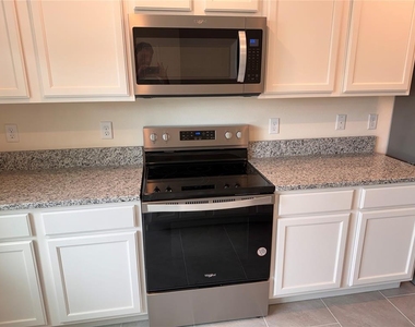 17085 Water Spring Boulevard - Photo Thumbnail 7