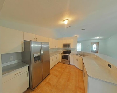 7750 Sw 100th Street - Photo Thumbnail 3