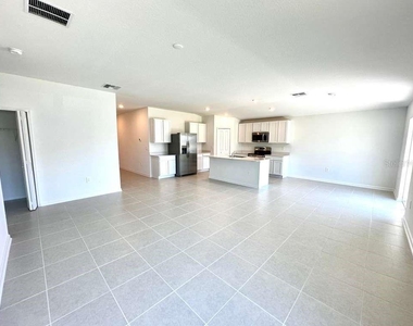2102 Chris Drive - Photo Thumbnail 21