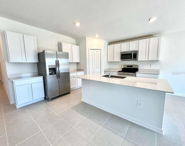 2102 Chris Drive - Photo Thumbnail 16