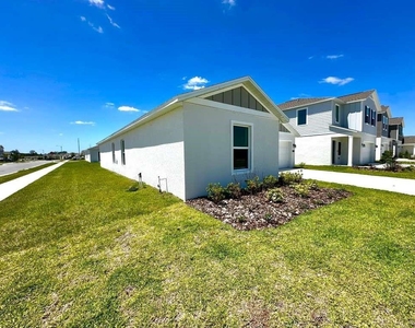 2102 Chris Drive - Photo Thumbnail 5