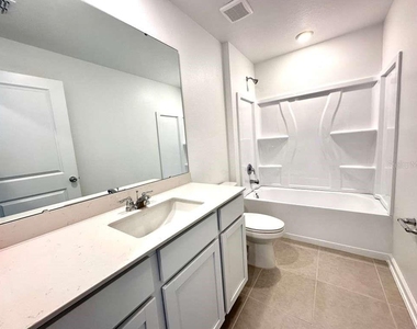 2102 Chris Drive - Photo Thumbnail 7