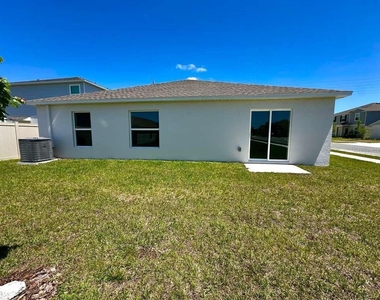 2102 Chris Drive - Photo Thumbnail 3