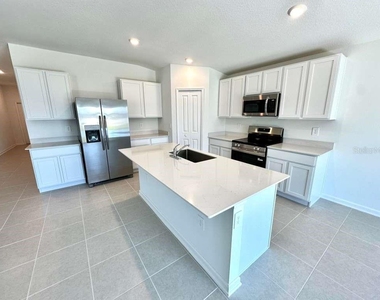 2102 Chris Drive - Photo Thumbnail 20