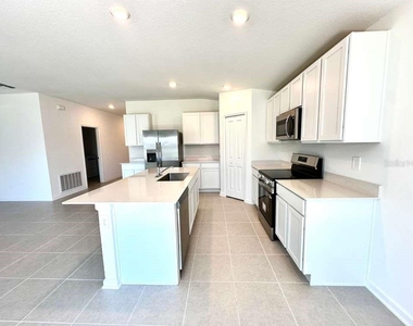 2102 Chris Drive - Photo Thumbnail 17