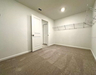 2102 Chris Drive - Photo Thumbnail 25