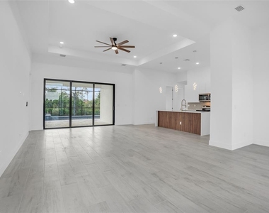 9108 Santa Lucia Drive - Photo Thumbnail 14