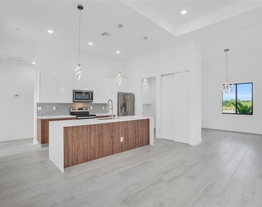 9108 Santa Lucia Drive - Photo Thumbnail 17