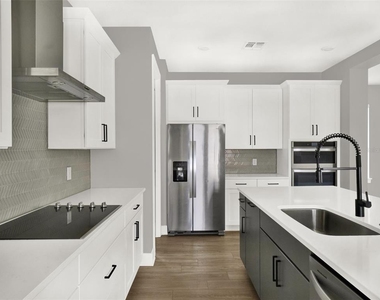 7653 Nemours Parkway - Photo Thumbnail 4