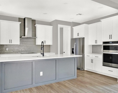 7653 Nemours Parkway - Photo Thumbnail 3
