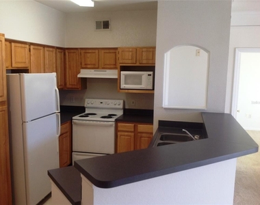 6663 Queens Borough Avenue - Photo Thumbnail 1