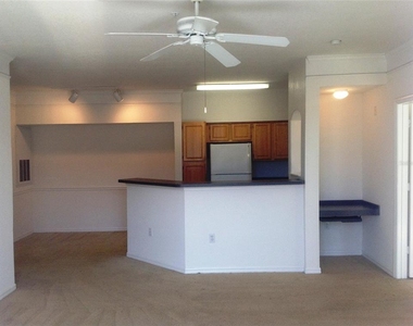 6663 Queens Borough Avenue - Photo Thumbnail 2