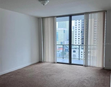 1111 Sw 1st Avenue - Photo Thumbnail 3