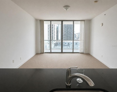 1111 Sw 1st Avenue - Photo Thumbnail 2